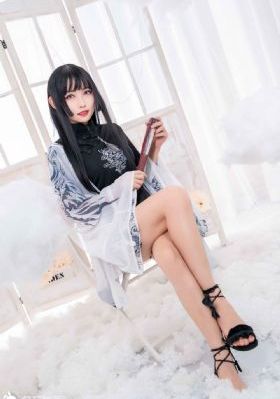 她在丈夫面前
