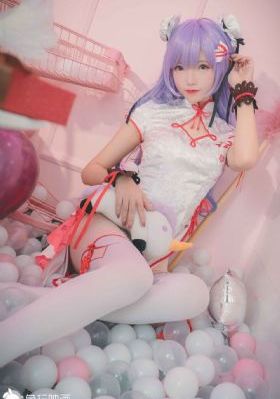 美女扒开粉嫩的尿囗给男生桶小说