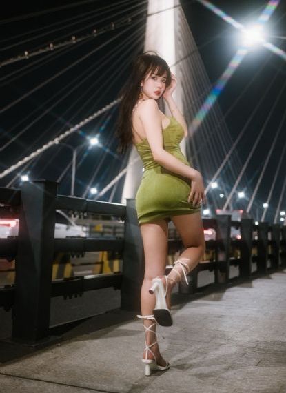 奇怪的她
