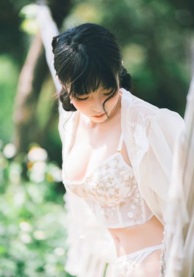 年轻的母亲中文