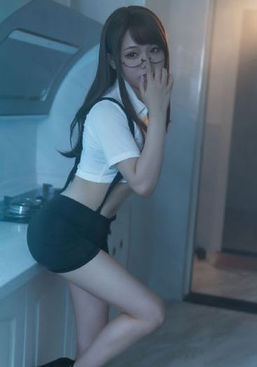 女人两腿打开让男人添野外视频